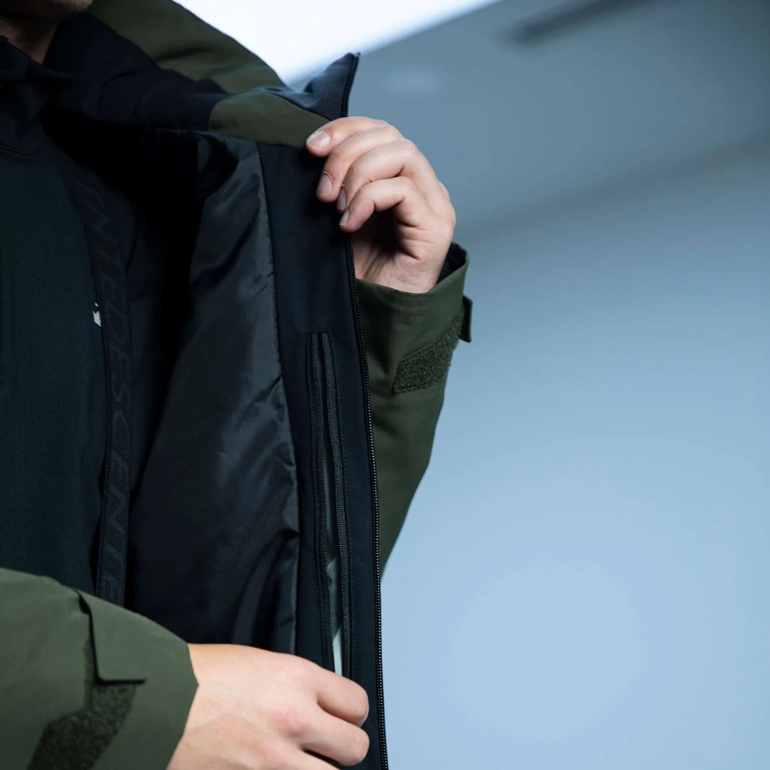 Descente Angular Line Mens Jacket 2026 - Image 4
